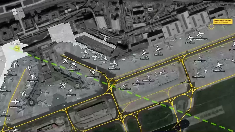 Airport ground map of Frankfurt with parked aircraft at their stands, taxiways and the expected stand of the followed flight